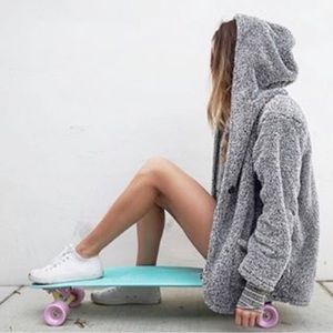 NWOT Brandy Melville tessi fur coat